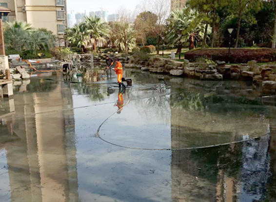 通海景观池淤泥清理